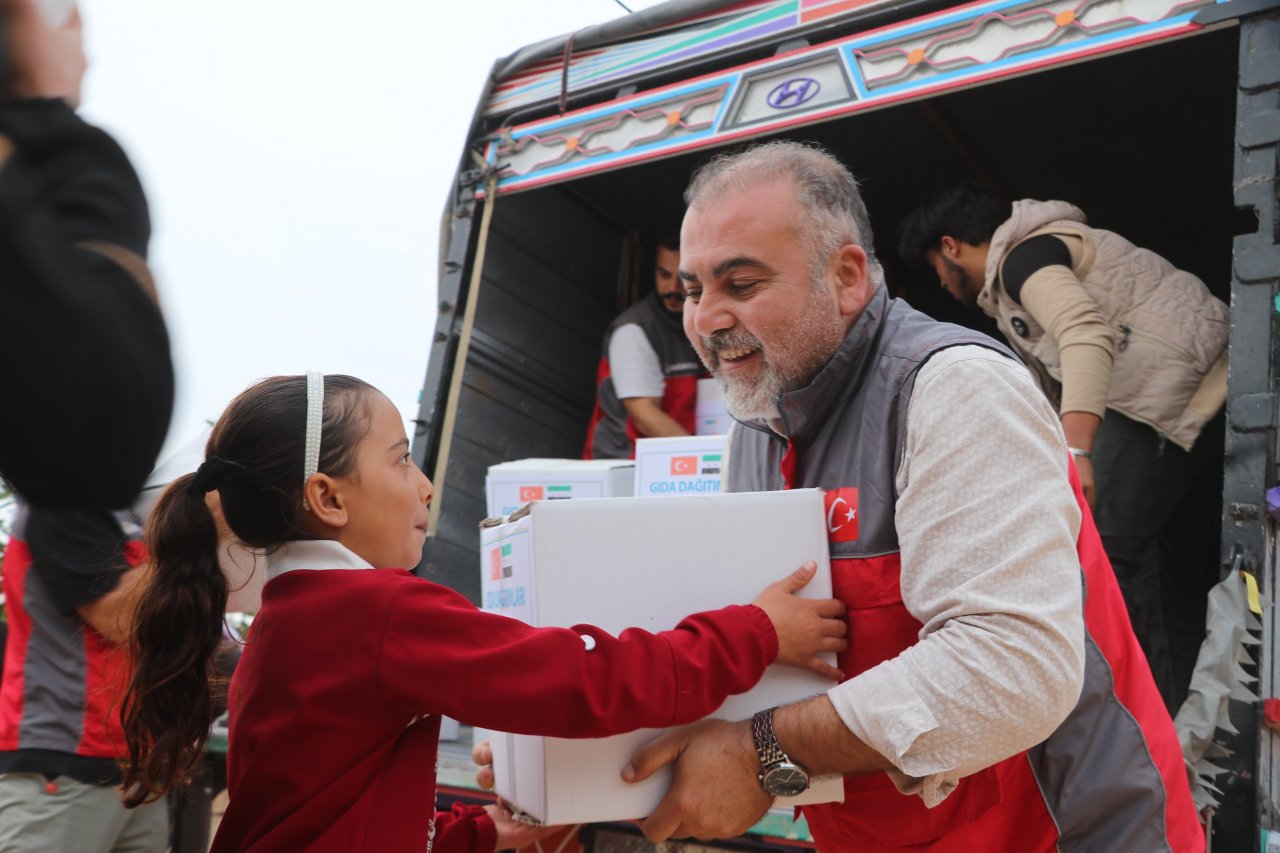 Sadakataşı Suriye’de 2 bin aileye gıda yardımı ulaştırdı