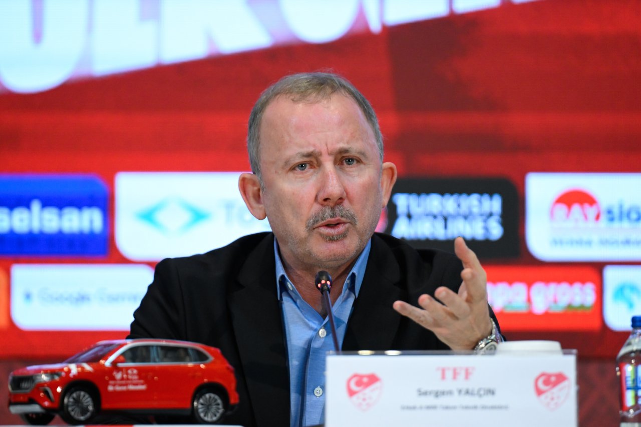 Sergen Yalçın, Beşiktaş'tan ayrıldıktan sonra yorumculuk yapıyordu.