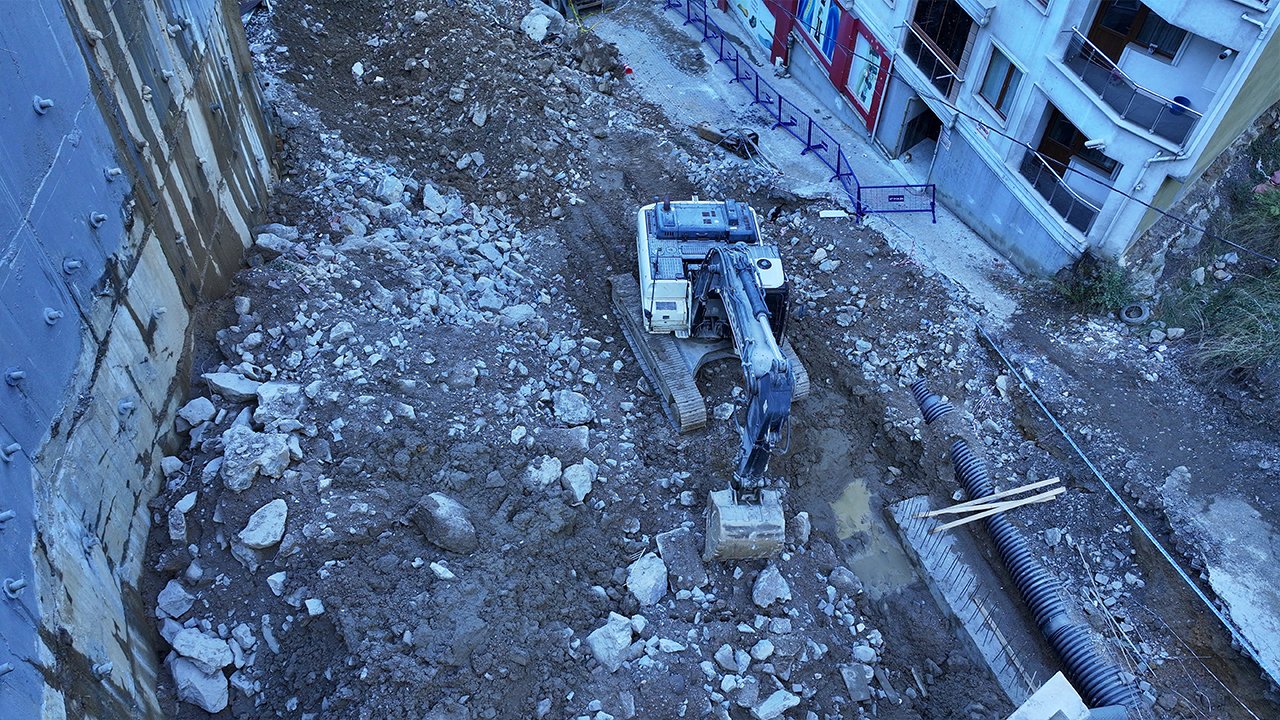 Zonguldak'ta 1 kişinin öldüğü faciada tehlike bitmedi! Sokaktaki binalar teker teker boşaltılıyor
