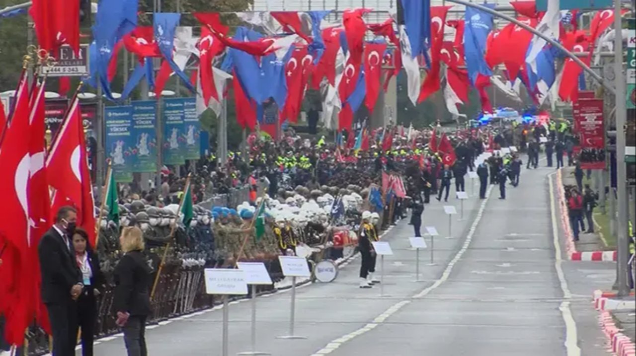 29 Ekim'de hangi yollar kapalı? Cumhuriyet Bayramı'nda trafiğe kapalı yollar ve alternatif güzergahlar