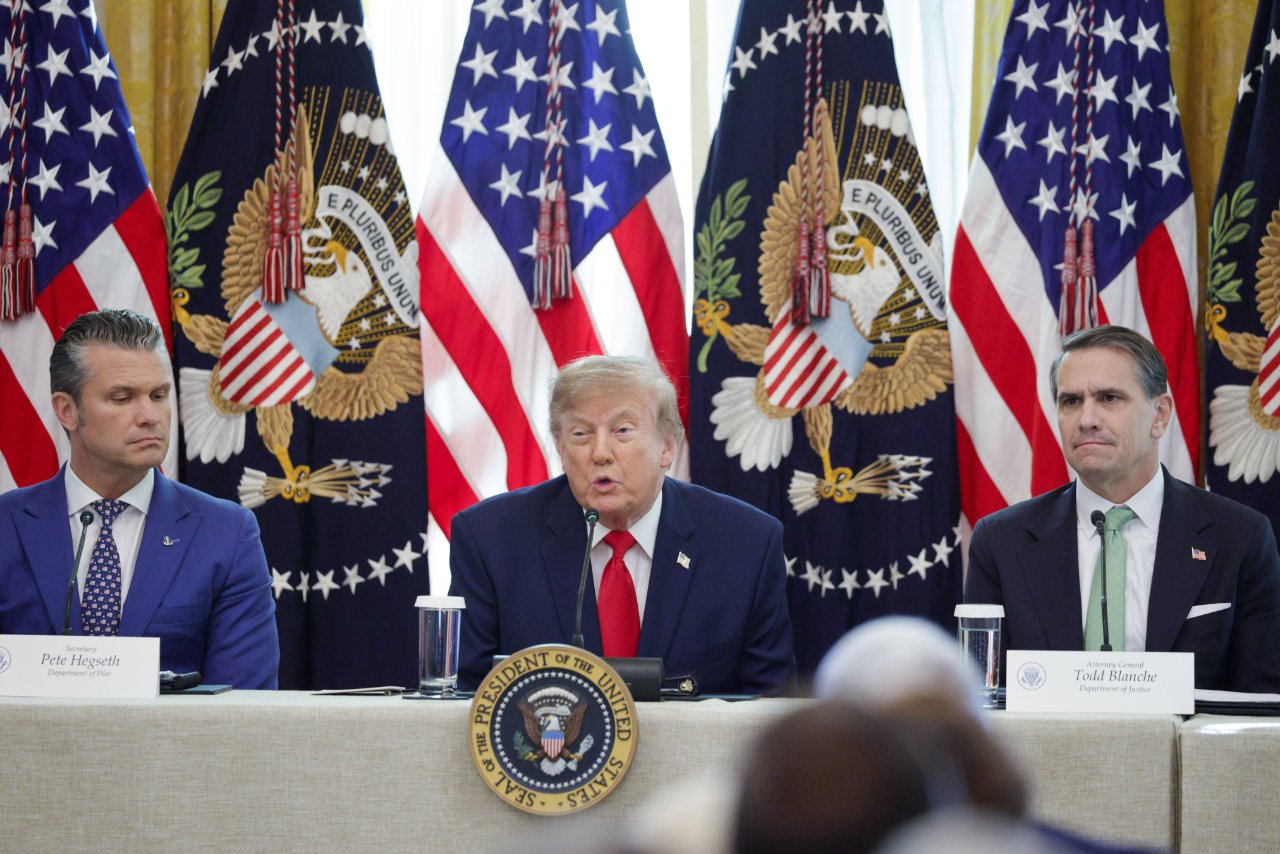 ABD'den İran’a iki farklı mesaj! Trump 'savaş' dedi, Beyaz Saray seçimleri işaret etti