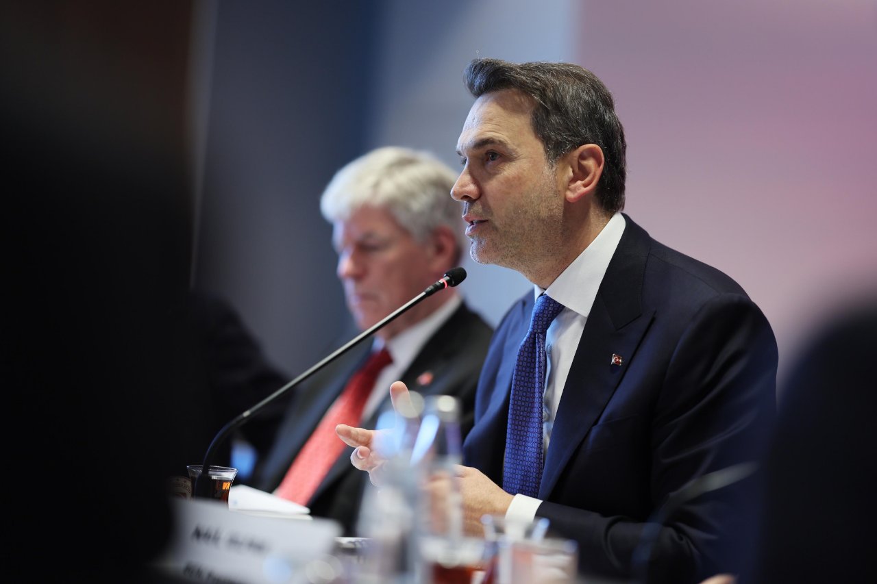 Bakan Bayraktar: Dünyanın enerjide belirsizliğe değil, güvenilir ortaklıklara ihtiyacı var