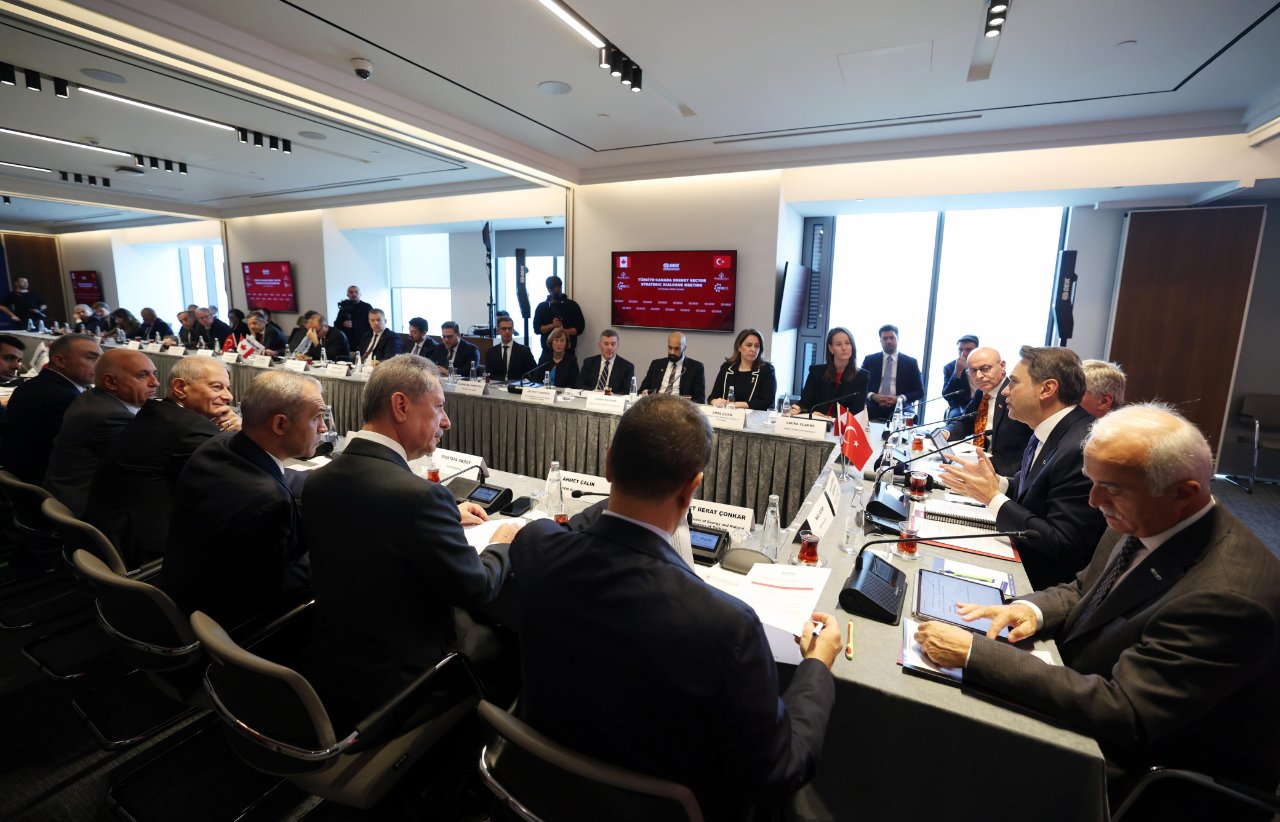 Bakan Bayraktar: Dünyanın enerjide belirsizliğe değil, güvenilir ortaklıklara ihtiyacı var