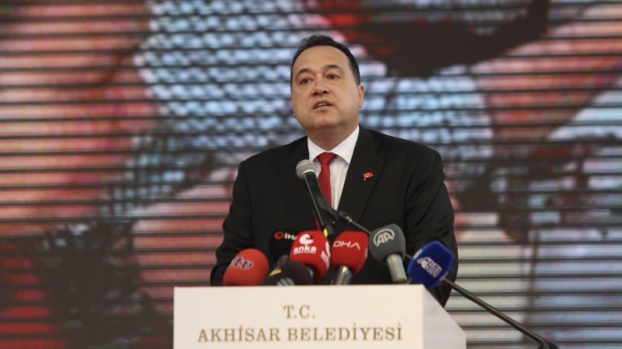 Besim Dutlulu'dan iddialara cevap! Manisa AK Parti'ye mi geçiyor?