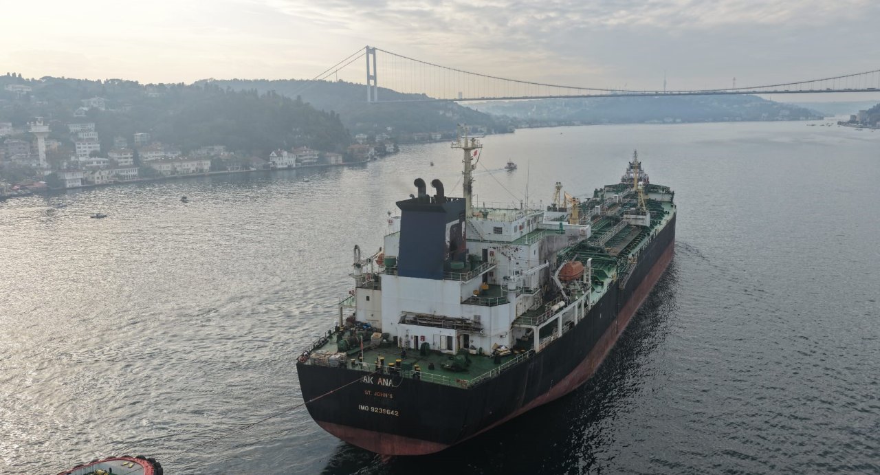 Dron saldırısıyla vurulmuştu! AK ANA tankeri için İstanbul Boğazı trafiğe kapatıldı 