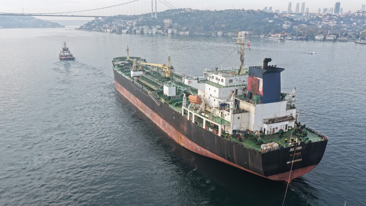 Dron saldırısıyla vurulmuştu! AK ANA tankeri için İstanbul Boğazı trafiğe kapatıldı