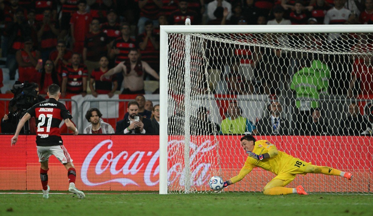 Fernando Muslera, Flamengo'nun yıldızları Jorginho, Lucas Paquetá ve Bruno Henrique’nin kullandığı penaltılarda gole izin vermedi.