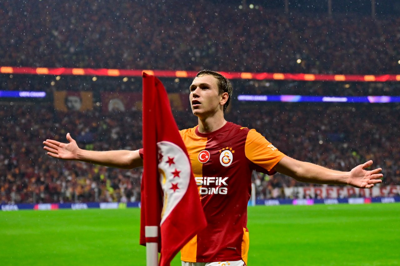 Aleksey Batrakov, Galatasaray'da çıktığı 9 maçta 2 gol ve 2 asistlik performans sergiledi.