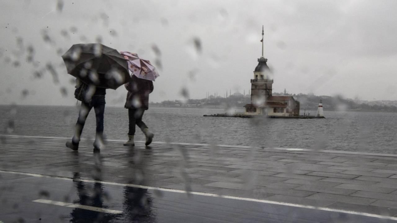İstanbul için saat belli oldu, Trakya'dan gelecek! Hafta sonu hava nasıl olacak?
