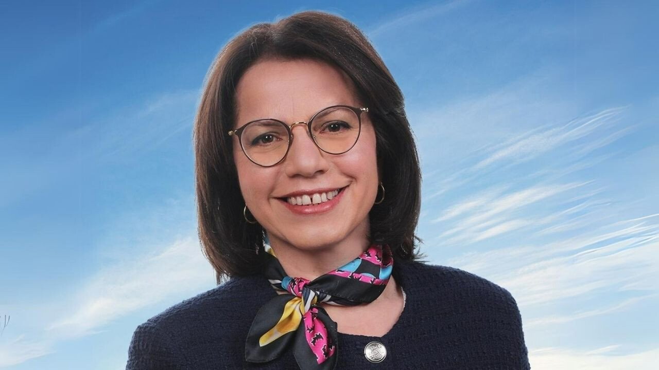 İstanbul'da belediye başkanları saf değiştiriyor! Esin Köymen de Yeni Parti'ye katıldı