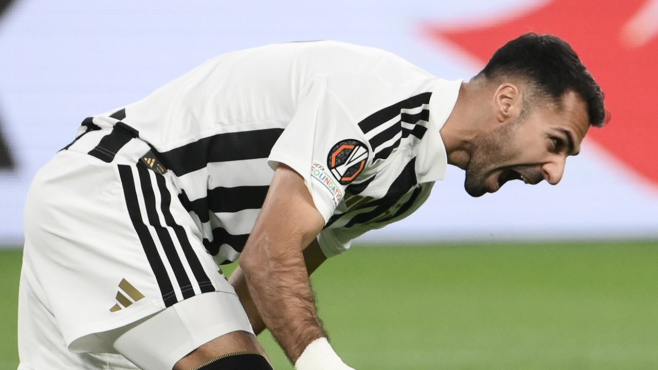 Juventus'ta Zeki Çelik'ten kötü haber