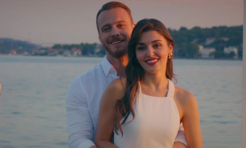 Sadece 24 saat yayında kalıyor! Hande Erçel'in Instagram reklam ücreti ağızları açık bıraktı