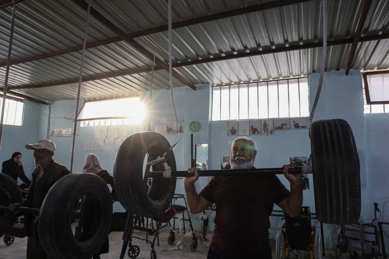 Savaşın yaralarını sporla sarıyor! Suriye'ye dönen boks şampiyonundan ilginç salon