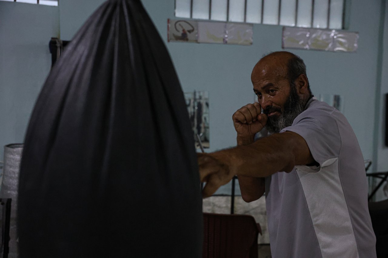 Savaşın yaralarını sporla sarıyor! Suriye'ye dönen boks şampiyonundan ilginç salon