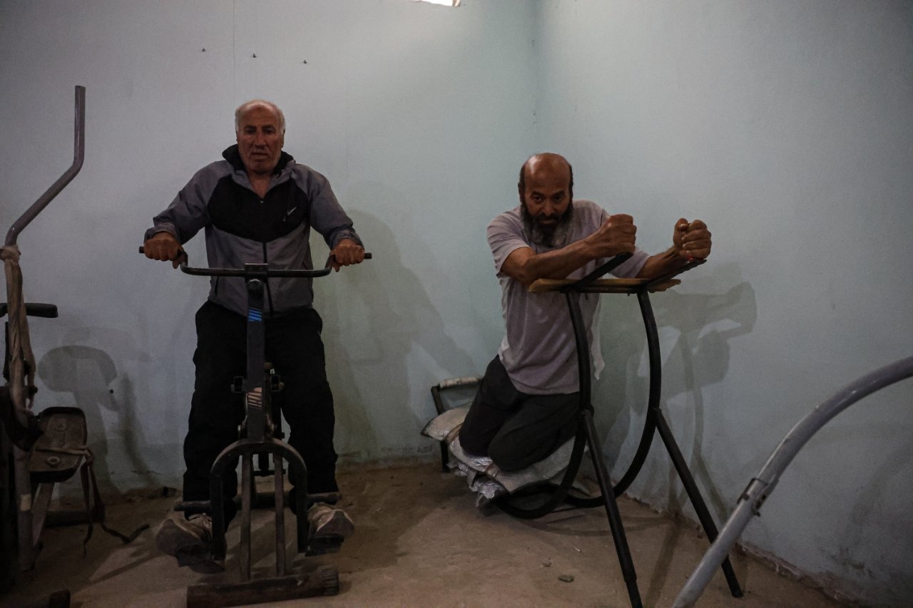 Savaşın yaralarını sporla sarıyor! Suriye'ye dönen boks şampiyonundan ilginç salon