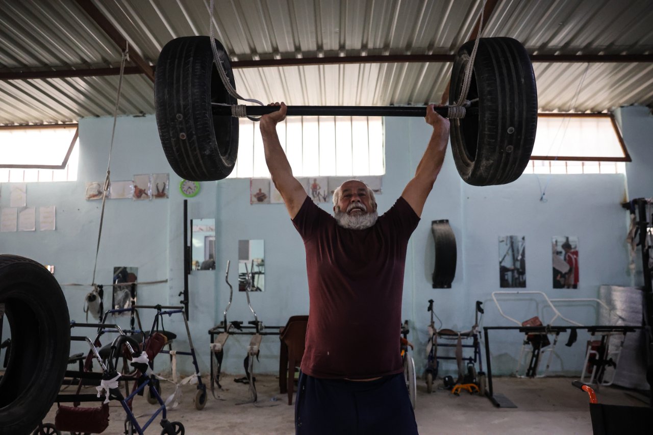 Savaşın yaralarını sporla sarıyor! Suriye'ye dönen boks şampiyonundan ilginç salon