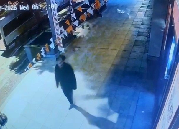 Ayakkabısız şekilde arabadan inip sırra kadem bastı! Ailesi kayıp Ali’yi arıyor