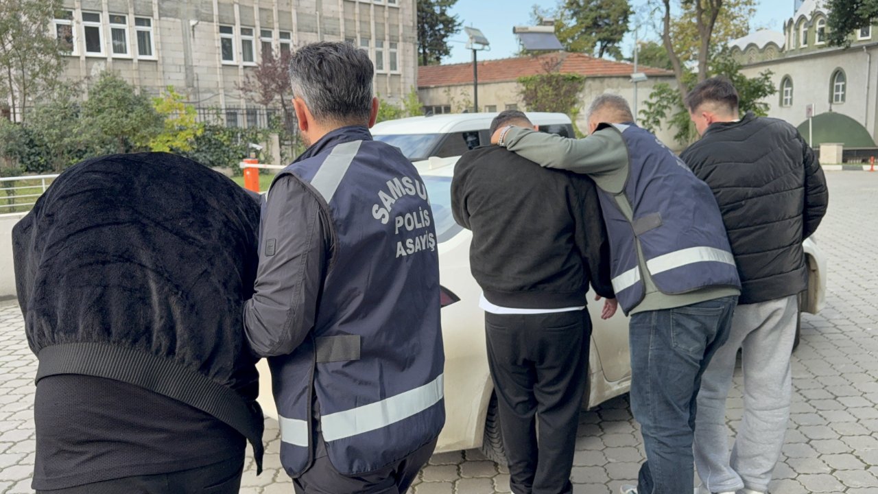 Çıplak görüntüyle şantaj! 300 bin TL kredi çektirdiler