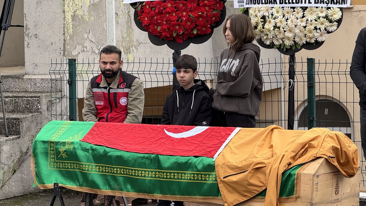 Grizu patlaması sonucu yaşamını yitiren bir çocuk babası Murat Kaya'nın cenazesi, Çaycuma ilçesine bağlı Saltukova beldesi Aşağı Sarmaşık köyü Kartaloğlu Mahallesi Camisi'nde öğle vakti kılınan namazın ardından köy mezarlığında toprağa verildi. Törene, Kaya'nın 14 yaşındaki oğlu Ömer Kaya'da katıldı.