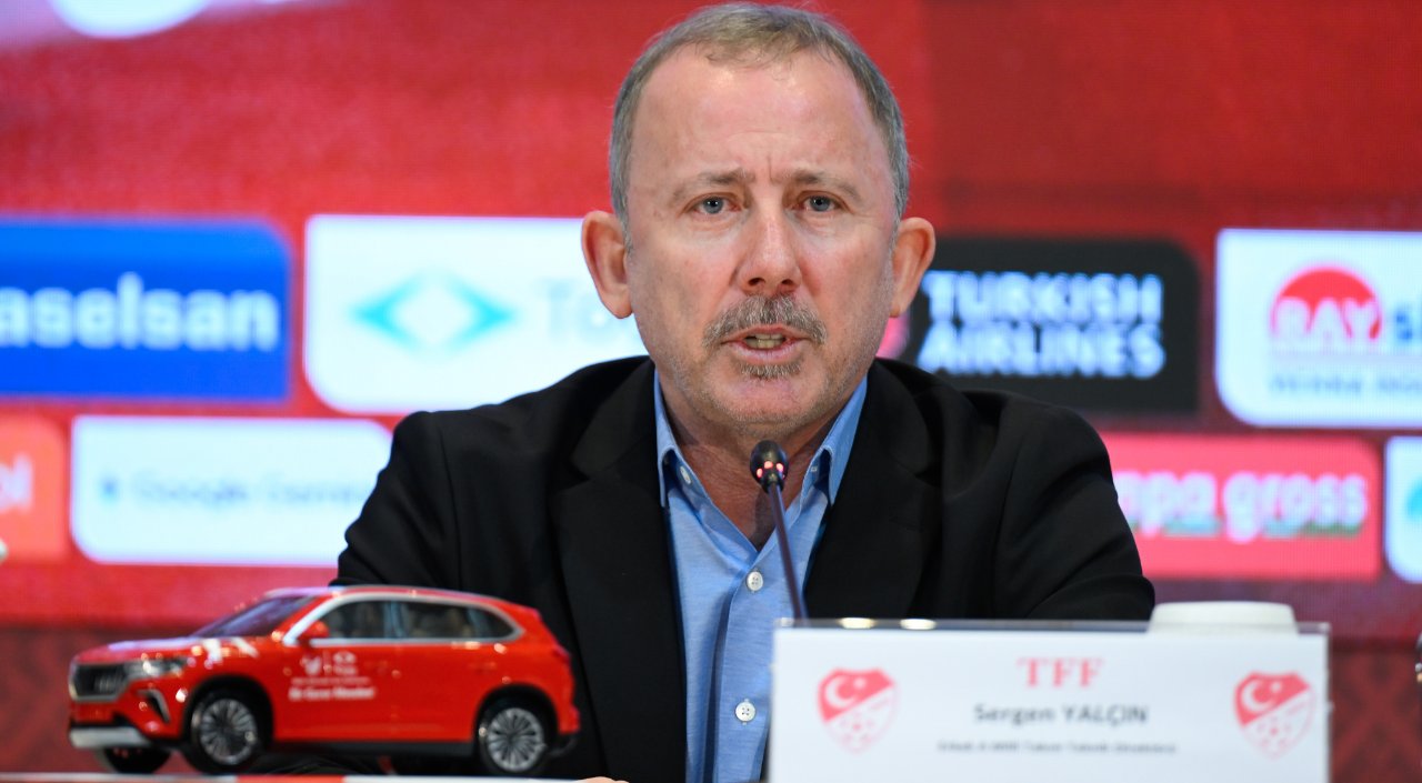 Sergen Yalçın, kendisini 4 yıllığına A Milli Takım teknik direktörü yapan sözleşmeye imza attı.
