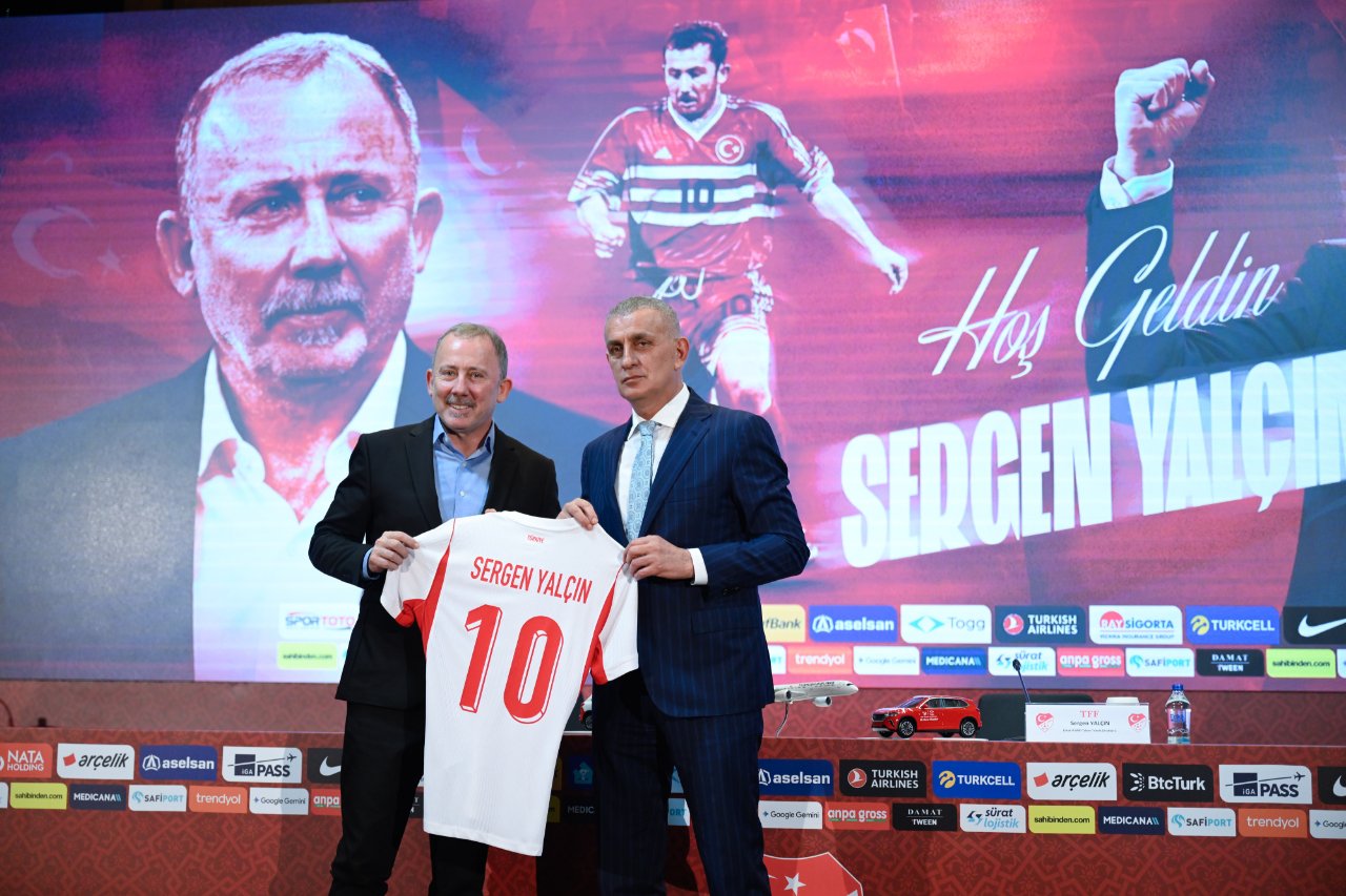 İbrahim Hacıosmanoğlu: ütün listelere baktım ama Sergen Yalçın hiç yoktu. Keramet herhalde burada... Haydi 1'e veya 2'ye yazmadınız... 6 veya 7. sıraya da mı yazılmazdı?