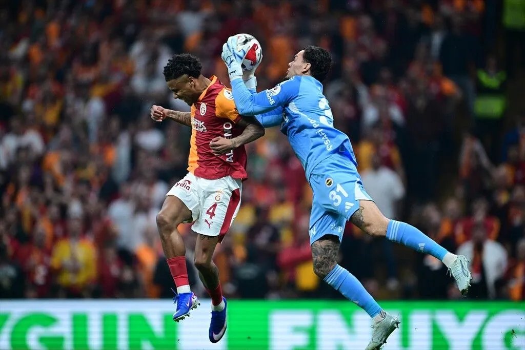 Galatasaray ve Fenerbahçe arasında oynanacak maçı sarı-kırmızılılar 3-0 kazandı.