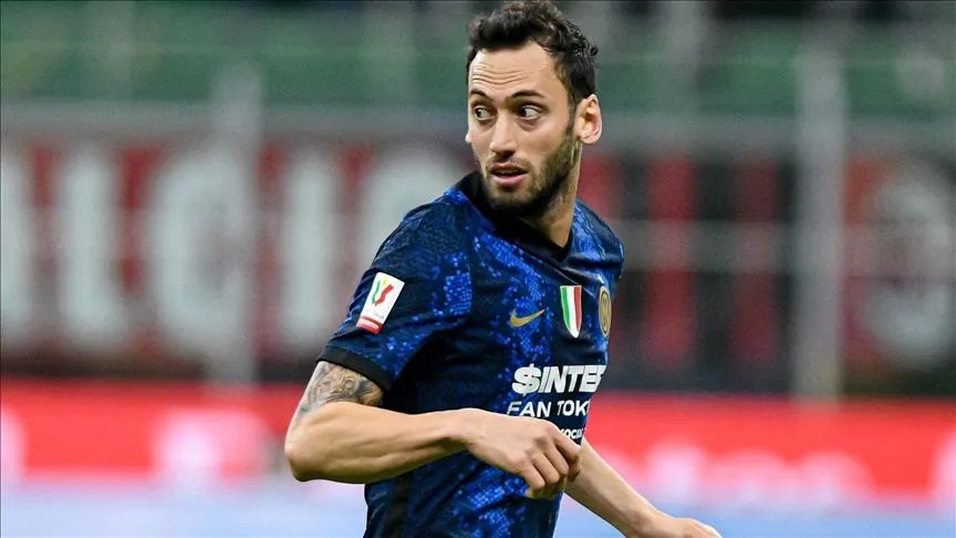 Hakan Çalhanoğlu'nun güncel piyasa değeri 16 milyon euro olarak gösteriliyor.