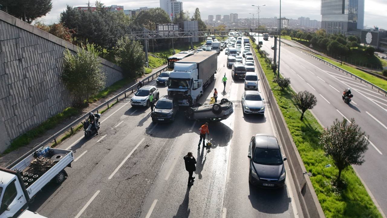 İstanbul'da zincirleme kaza! Yaralılar var, ekipler bölgede