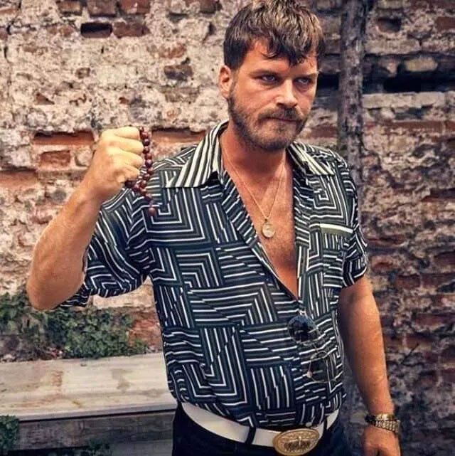 Kıvanç Tatlıtuğ'un göbeği için herkes aynı şeyi merak etti! Gerçek ortaya çıktı