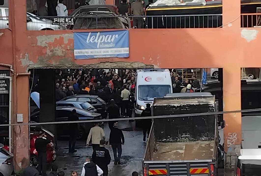Ümraniyede sanayi sitesinde korkutan çökme! 3 işçi yaralandı