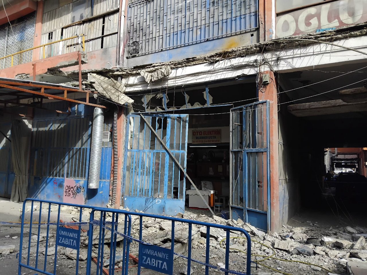 Ümraniyede sanayi sitesinde korkutan çökme! 3 işçi yaralandı
