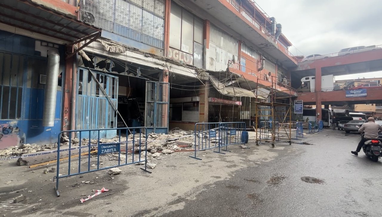 Ümraniyede sanayi sitesinde korkutan çökme! 3 işçi yaralandı