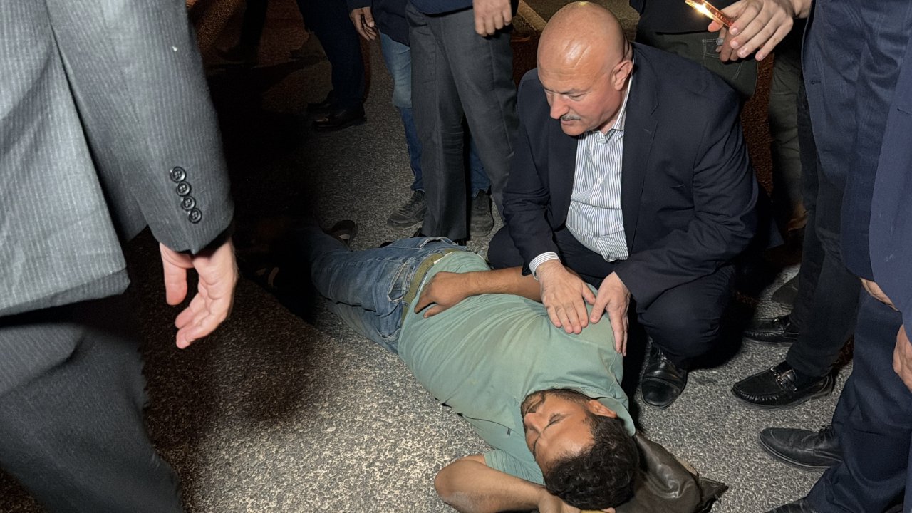 Yolun karşısına geçerken araç çarptı! Yardımına vali ve milletvekili koştu