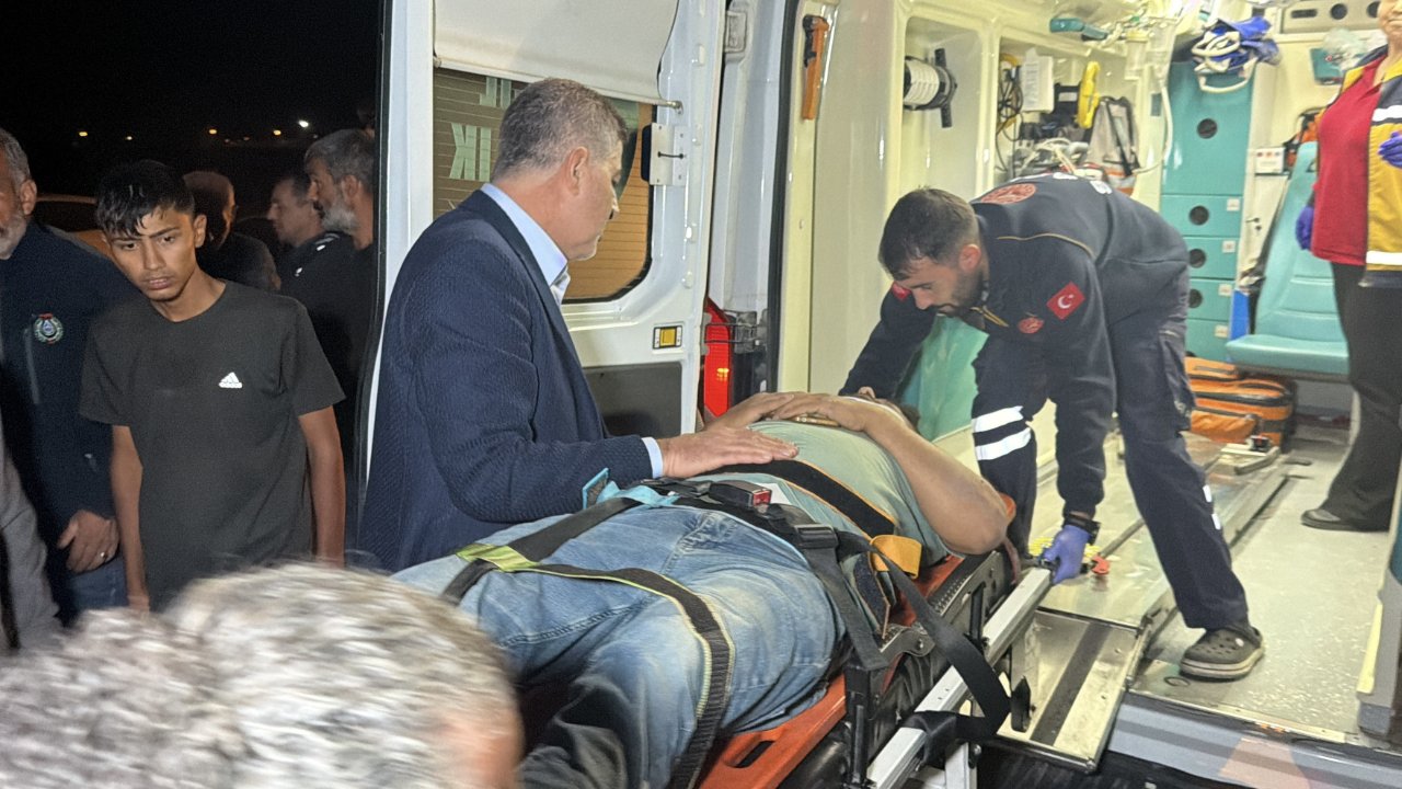 Yolun karşısına geçerken araç çarptı! Yardımına vali ve milletvekili koştu