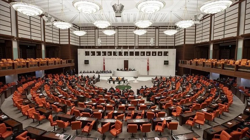 60 yaş üstüne yeşil pasaport verilsin talebi: TBMM'ye gelen dilekçeler birbirinden ilginç