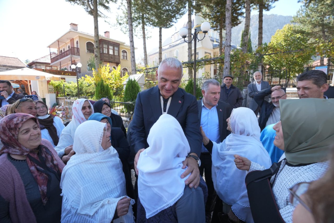 Bakan Ersoy, baba ocağında iki yeni eserin açılışını yaptı: Ormana Kültür Merkezi hizmete girdi