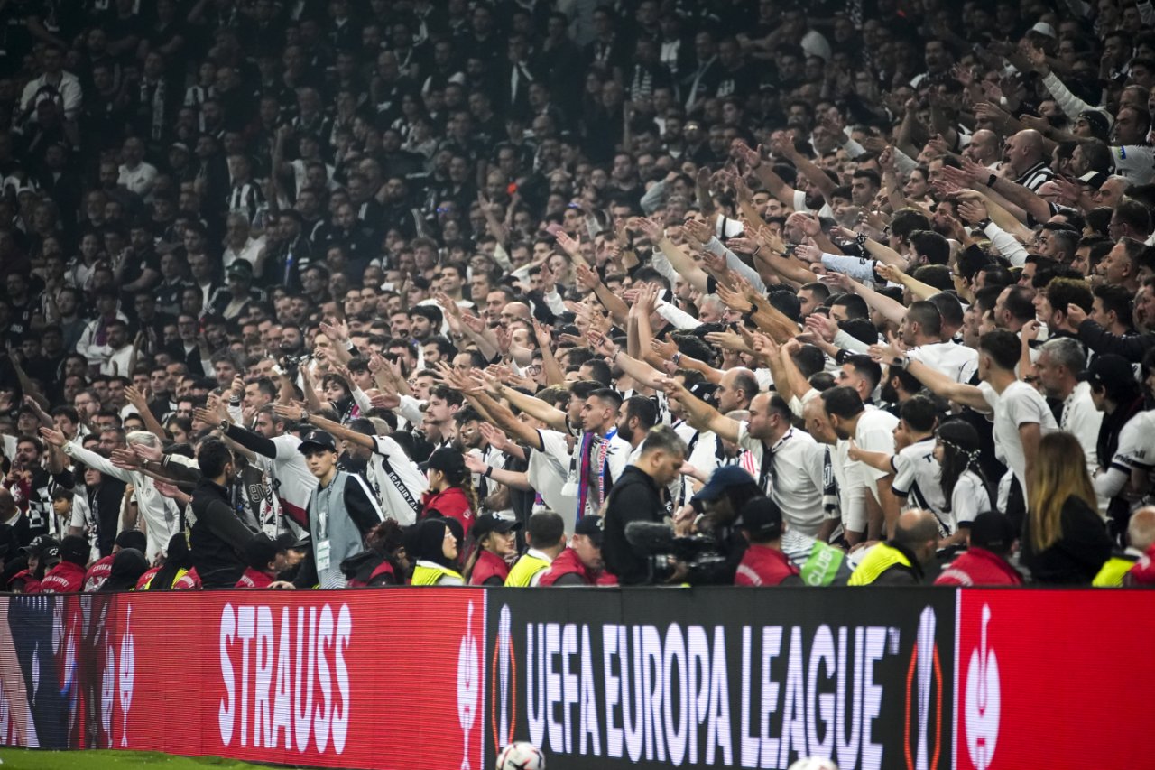 Hakemin düdüğünü duymamışlardı: İngilizler, Beşiktaş taraftarından övgüyle bahsettiler