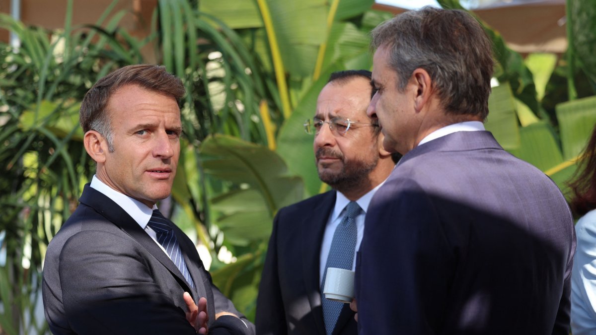 Macron'dan Türkiye kararı! "Yunanistan'ın projesi geçici olarak durduruldu"