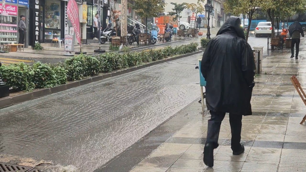Meteoroloji'den sarı kodlu uyarı var! İstanbul dahil birçok kentte kuvvetli sağanak bekleniyor