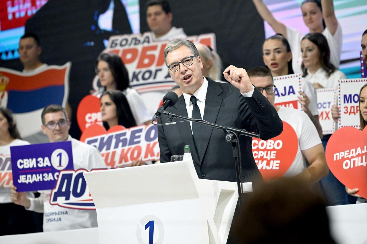 Seçim günü Sırbistan Cumhurbaşkanı Aleksandar Vucic'in ailesine saldırı! Annesi yaralandı