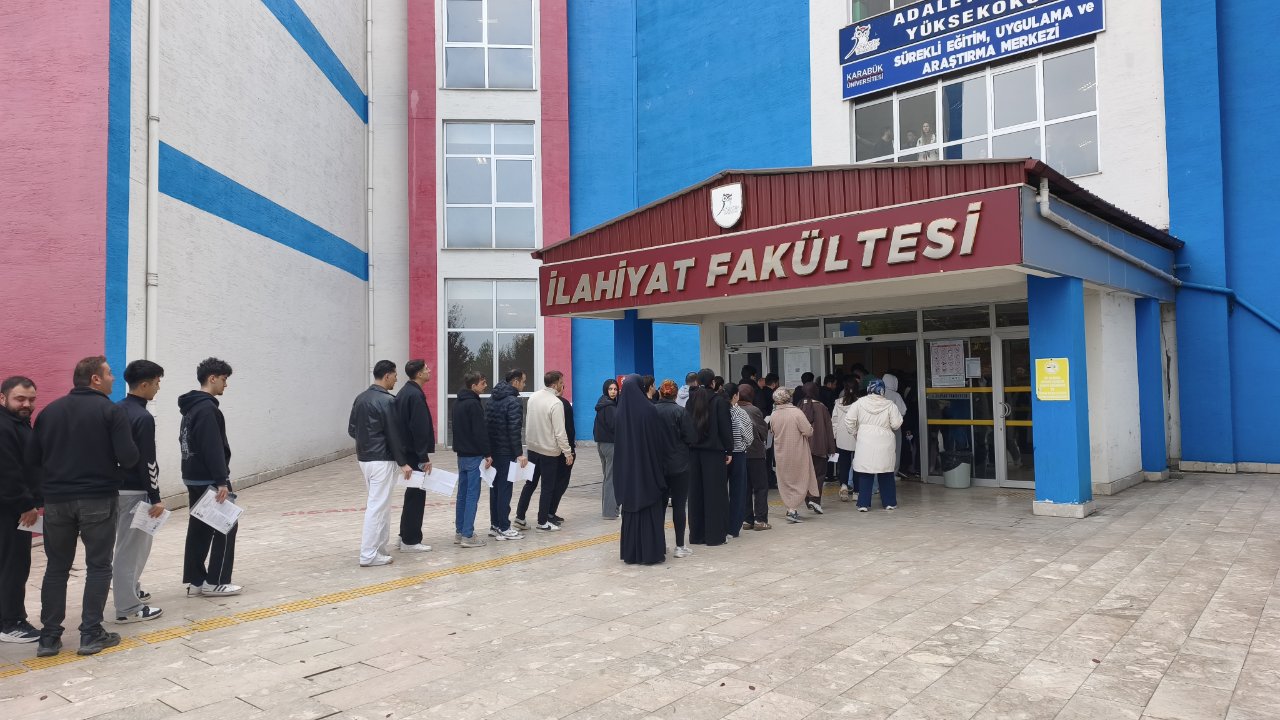 Simitçiden KPSS notu! Tezgahına bırakıp sınava girdi