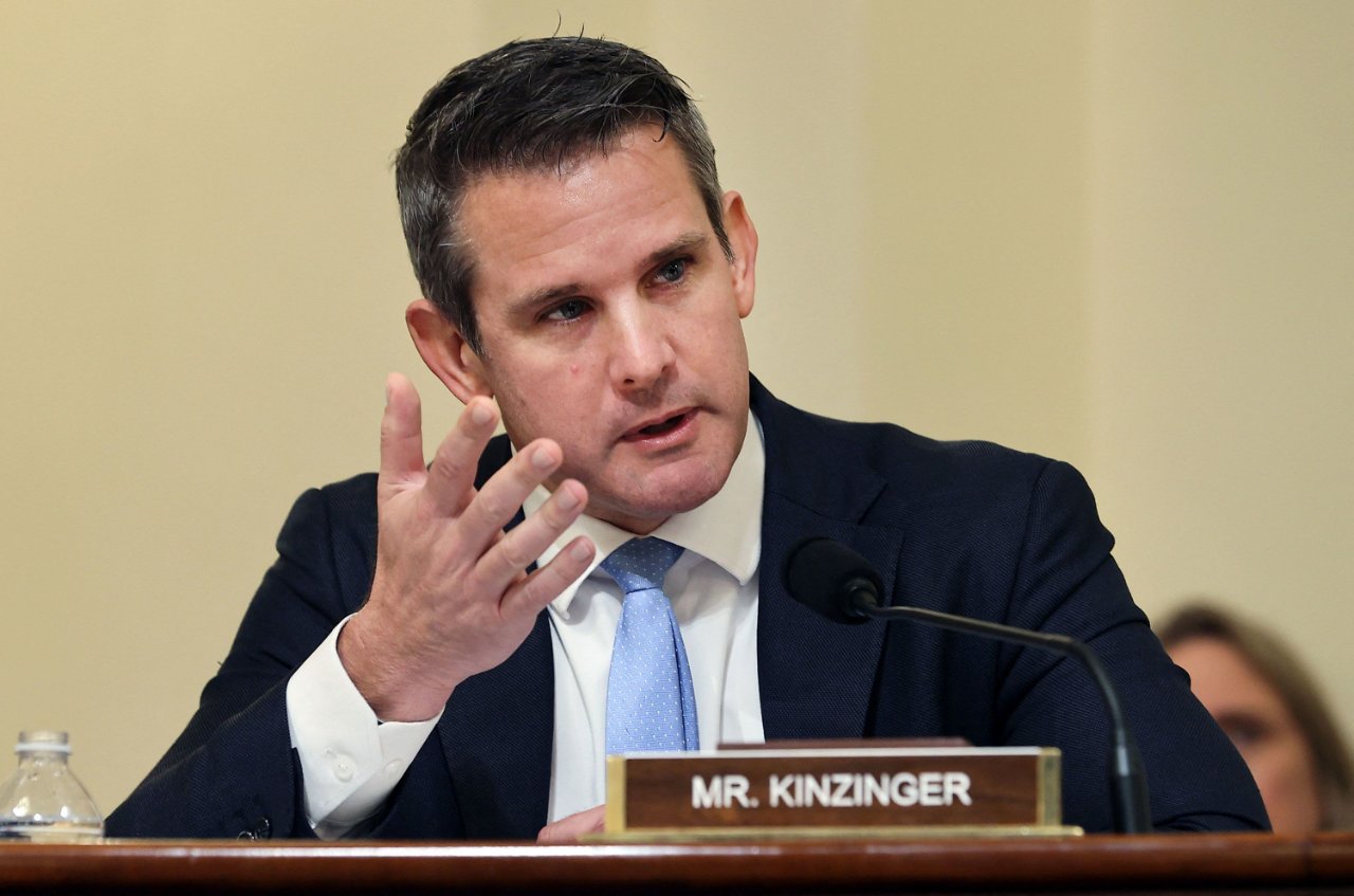 Cumhuriyetçi Parti'nin eski Kongre Üyesi Adam Kinzinger'