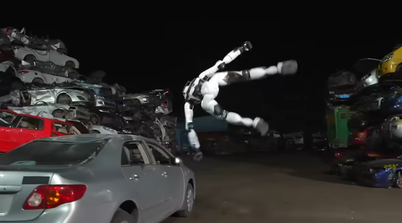Unitree’den kung fu yapan koruma robotu! Otomobil kaldırıp, yaralı kurtarıyor