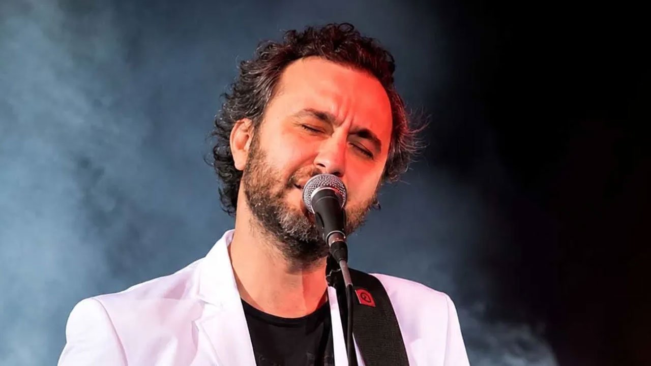 Ünlü şarkıcı Nev son yolculuğuna uğurlanıyor! Cenazeye Süleyman Soylu da katıldı