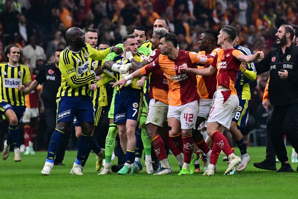 Derbi sonrası kavga anından