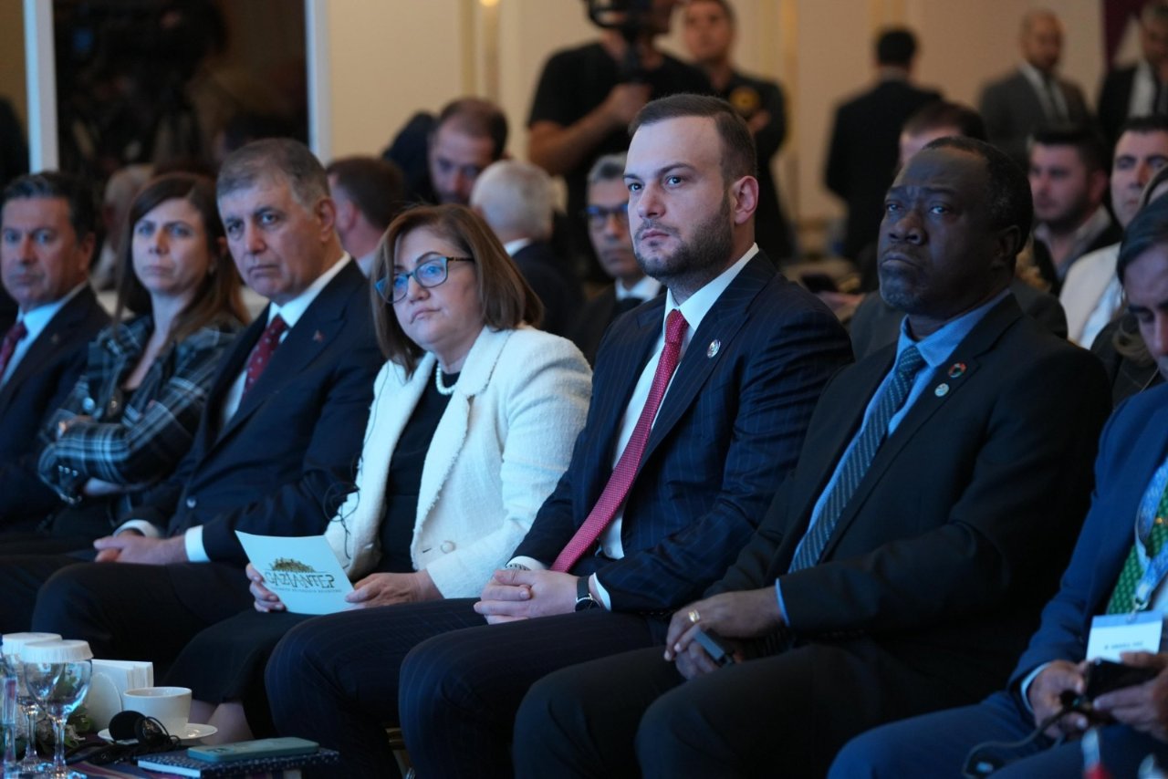 Samed Ağırbaş: Yerelde hazır projeler var, dünyanın bu projelere giden yolu açması gerekiyor