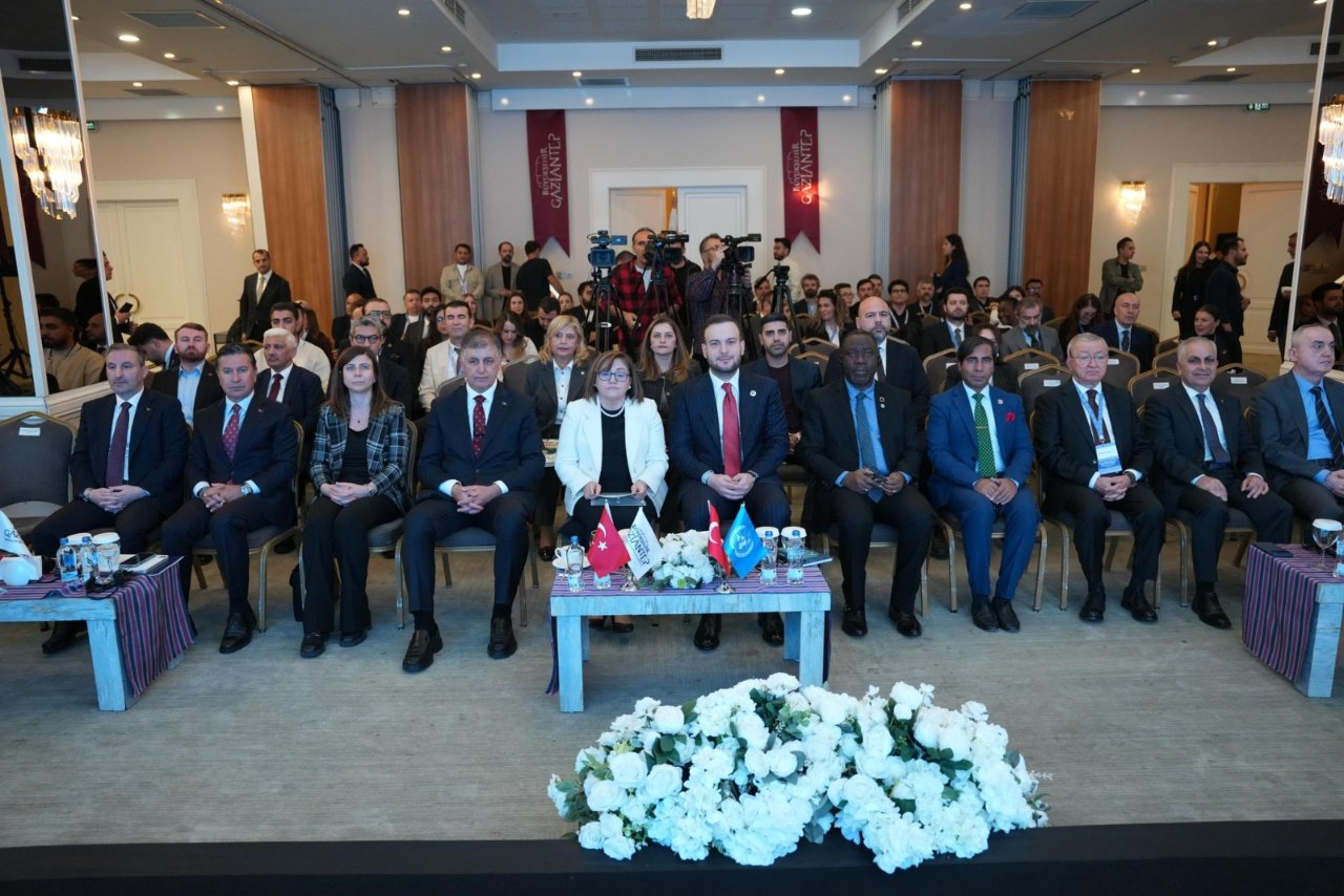 Samed Ağırbaş: Yerelde hazır projeler var, dünyanın bu projelere giden yolu açması gerekiyor
