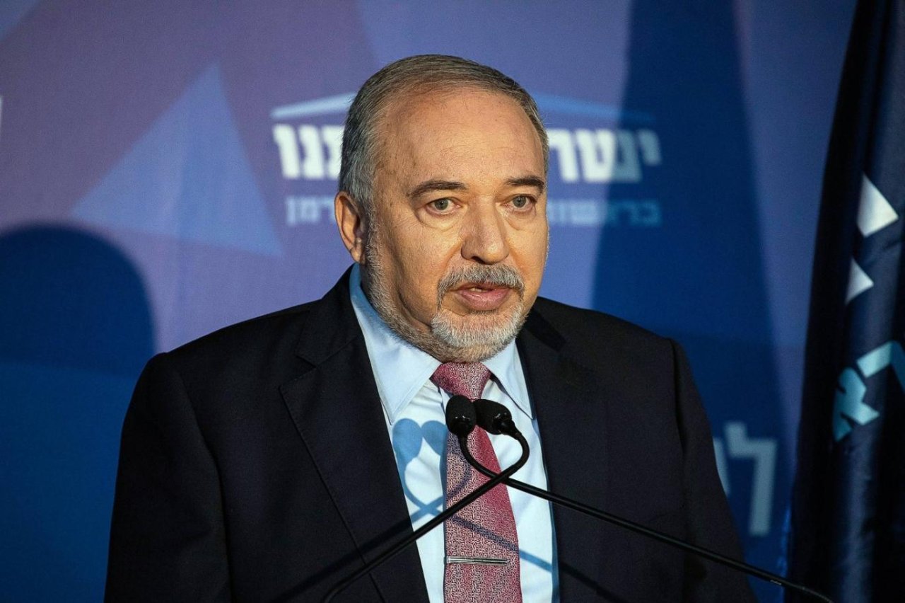 Seçime saatler kala eski müttefikinden Netanyahu'ya ihanet suçlaması! Başsavcıya başvurdular