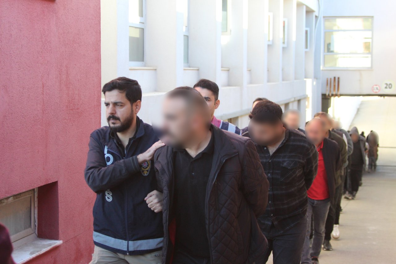 77 kurgu kaza, kiralık sürücü, anlaşmalı eksperler! 25 milyonluk vurgun yapan sigorta şebekesinin yöntemleri deşifre oldu