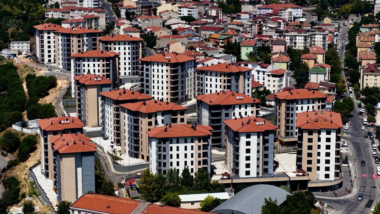 Anahtarlar yarın teslim edilecek! Maltepe’de çöken binanın sakinlerinin yeni yuvaları hazır, Bakan Kurum açıkladı
